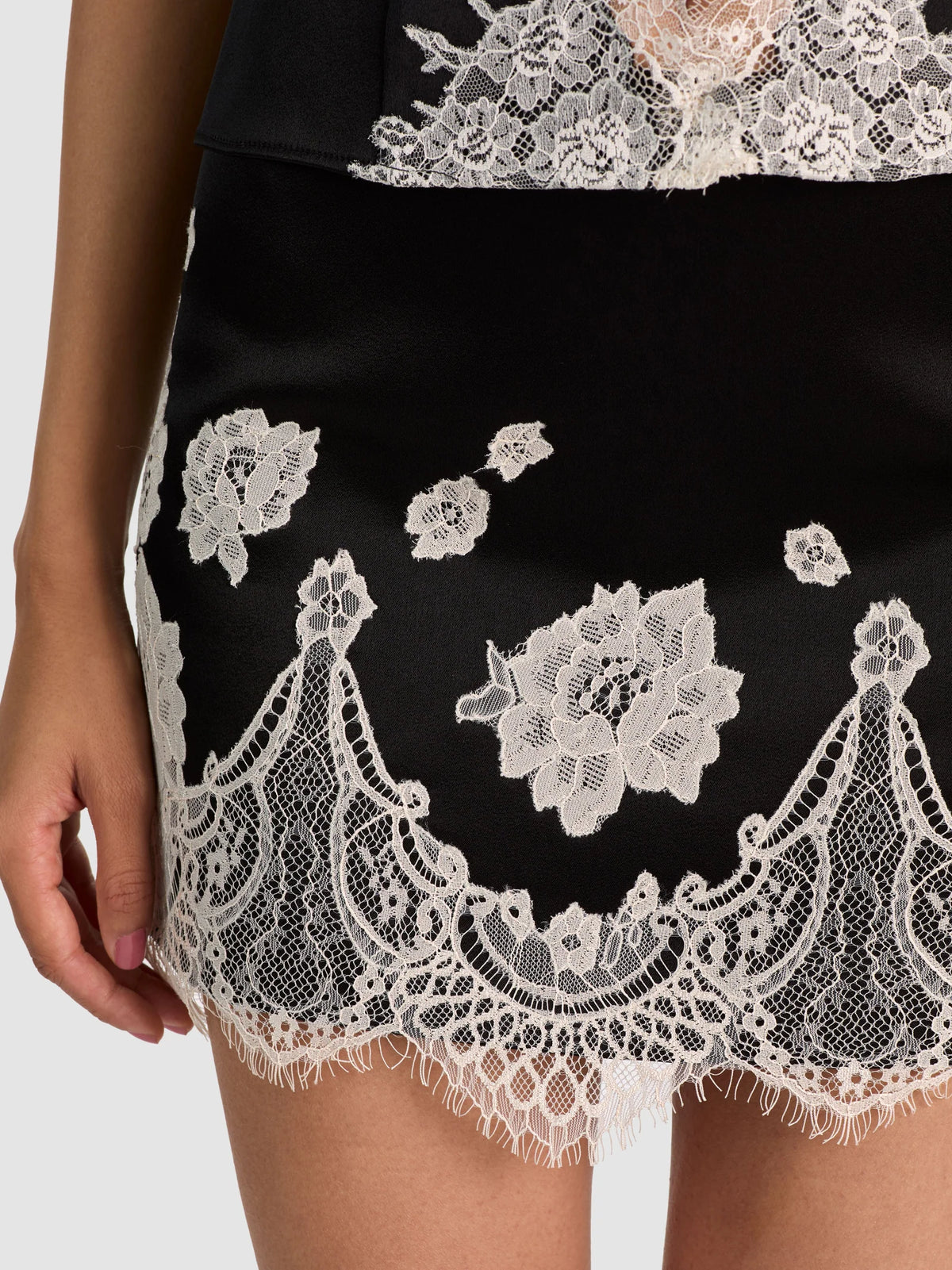 Alice + Olivia - Rubi Lace Trim Micro Skirt