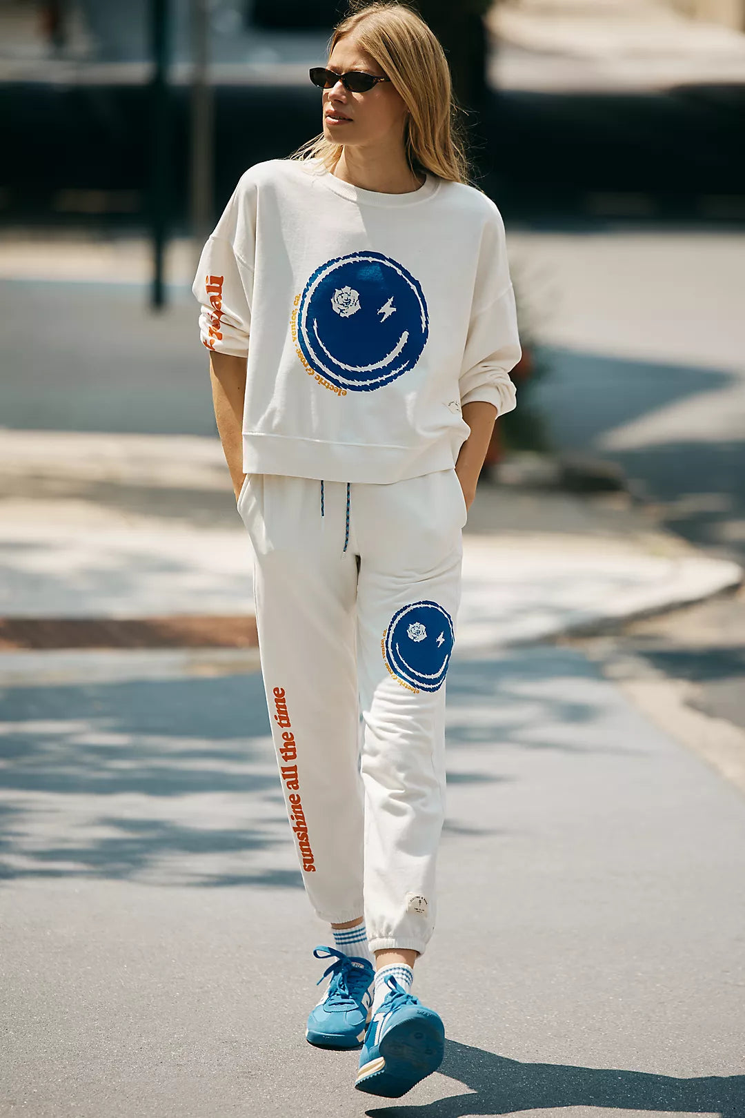 Electric & Rose - Classic Sweatshirt in Smiley Ivory