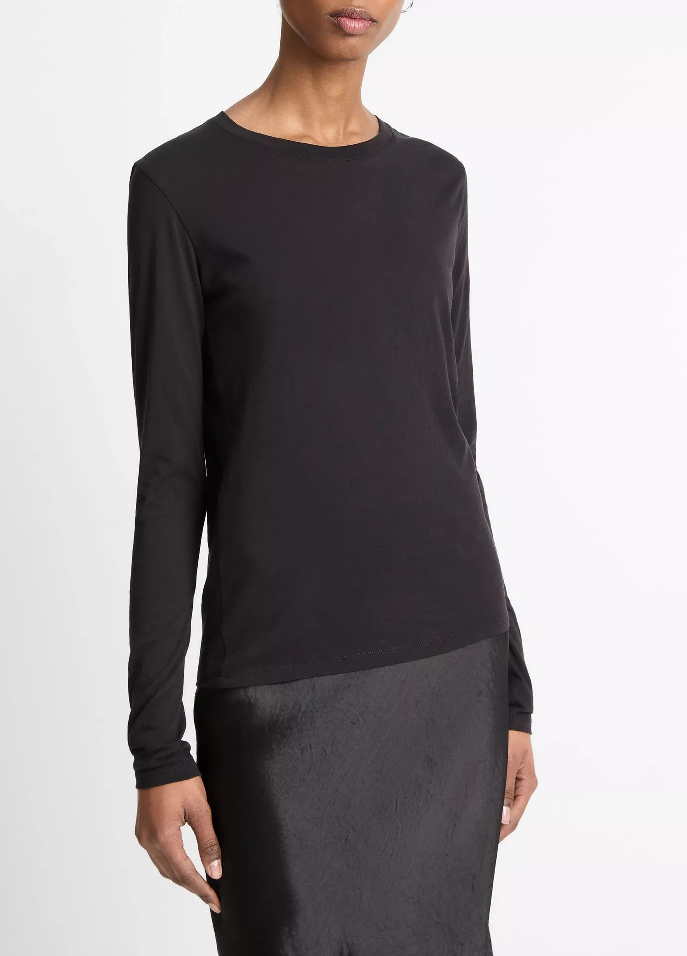 vince. - Essential Long Sleeve Crew in Black