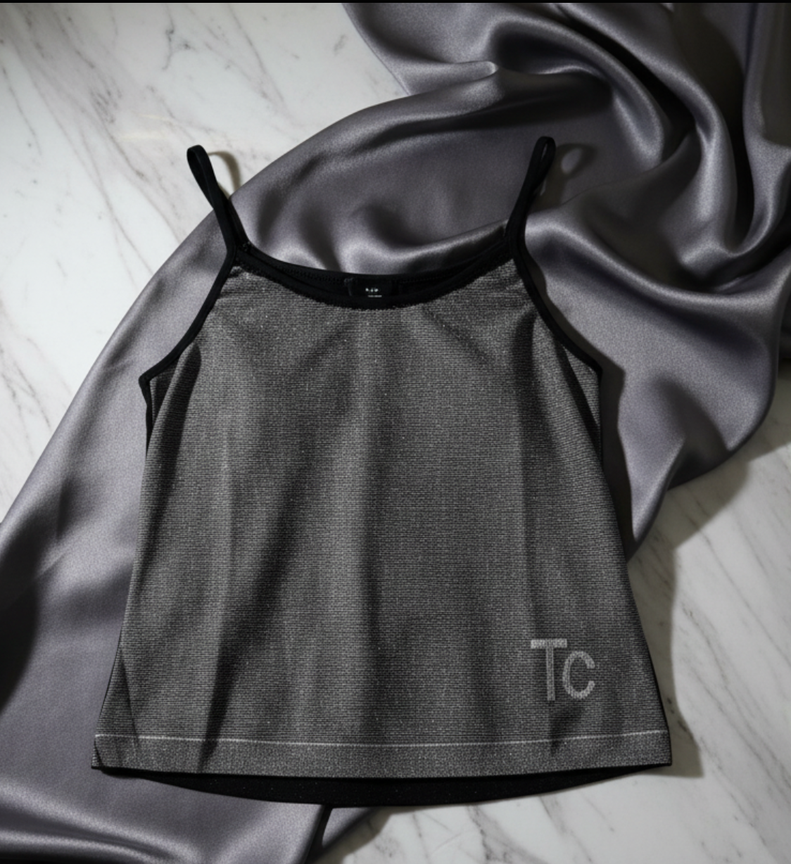 Tricot Chic - Woven top in Black