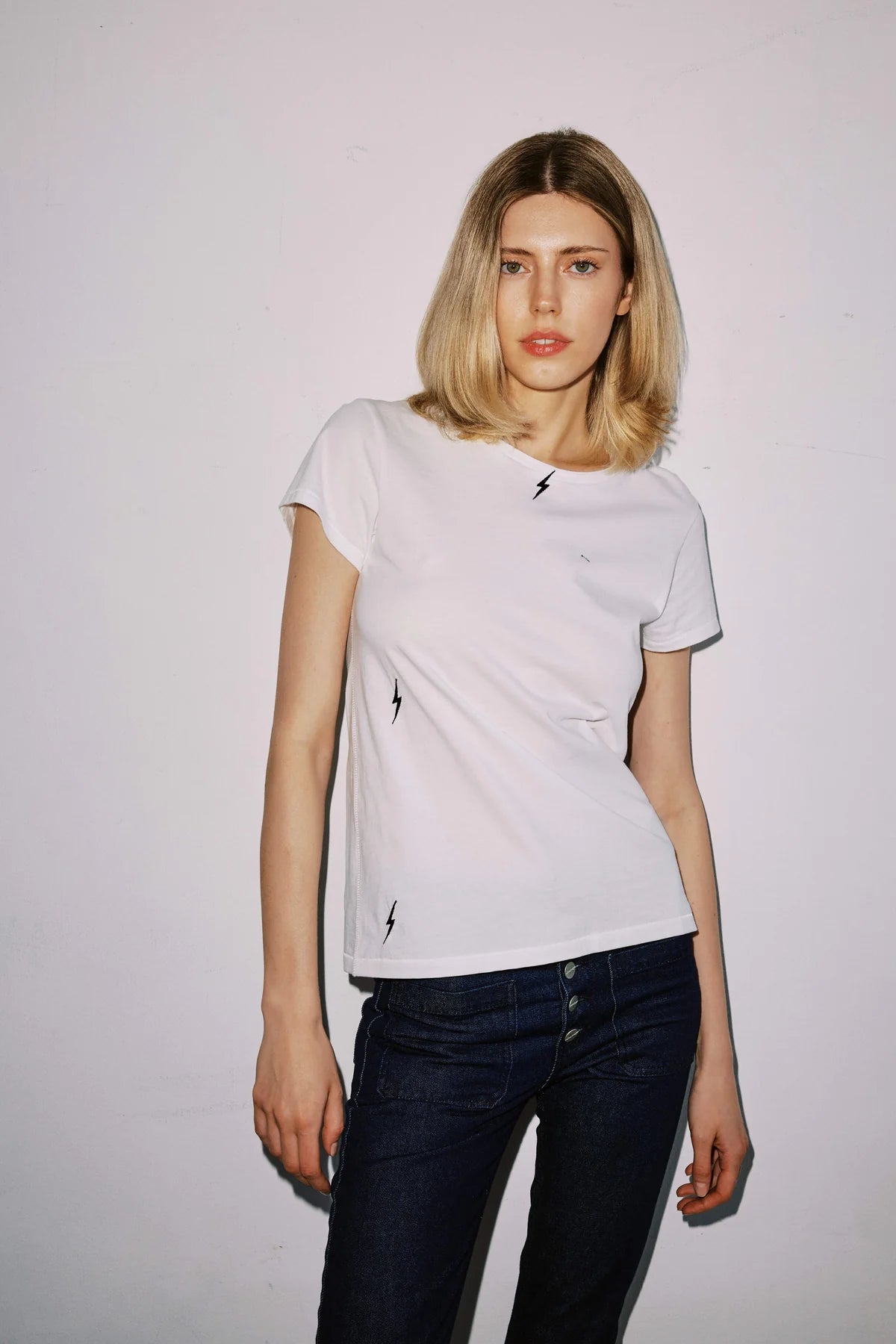 Catherine Gee - Embroidered Cotton T-Shirt in White Bolt