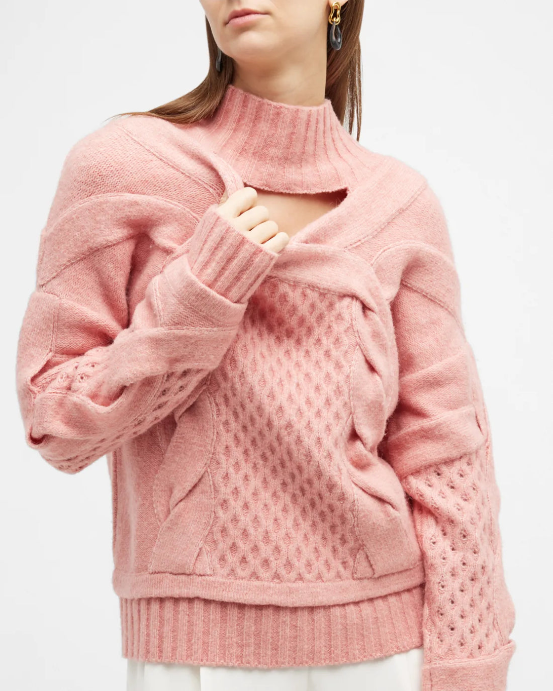 Naadam: Specializes in luxury knitwear made from high-quality, sustainable materials - Viva O Sol
