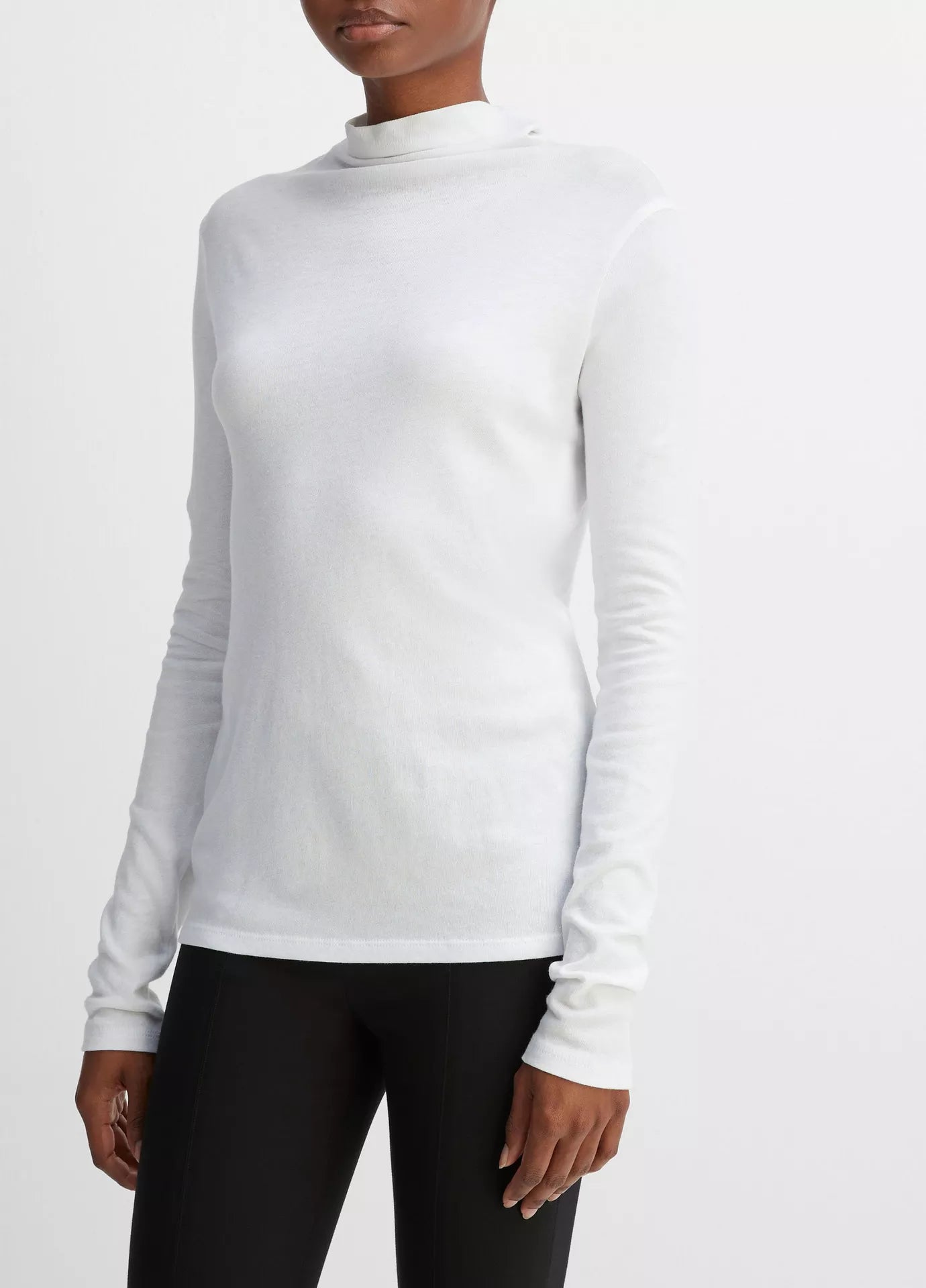 vince. - Essential Long Sleeve Turtleneck in Optic White