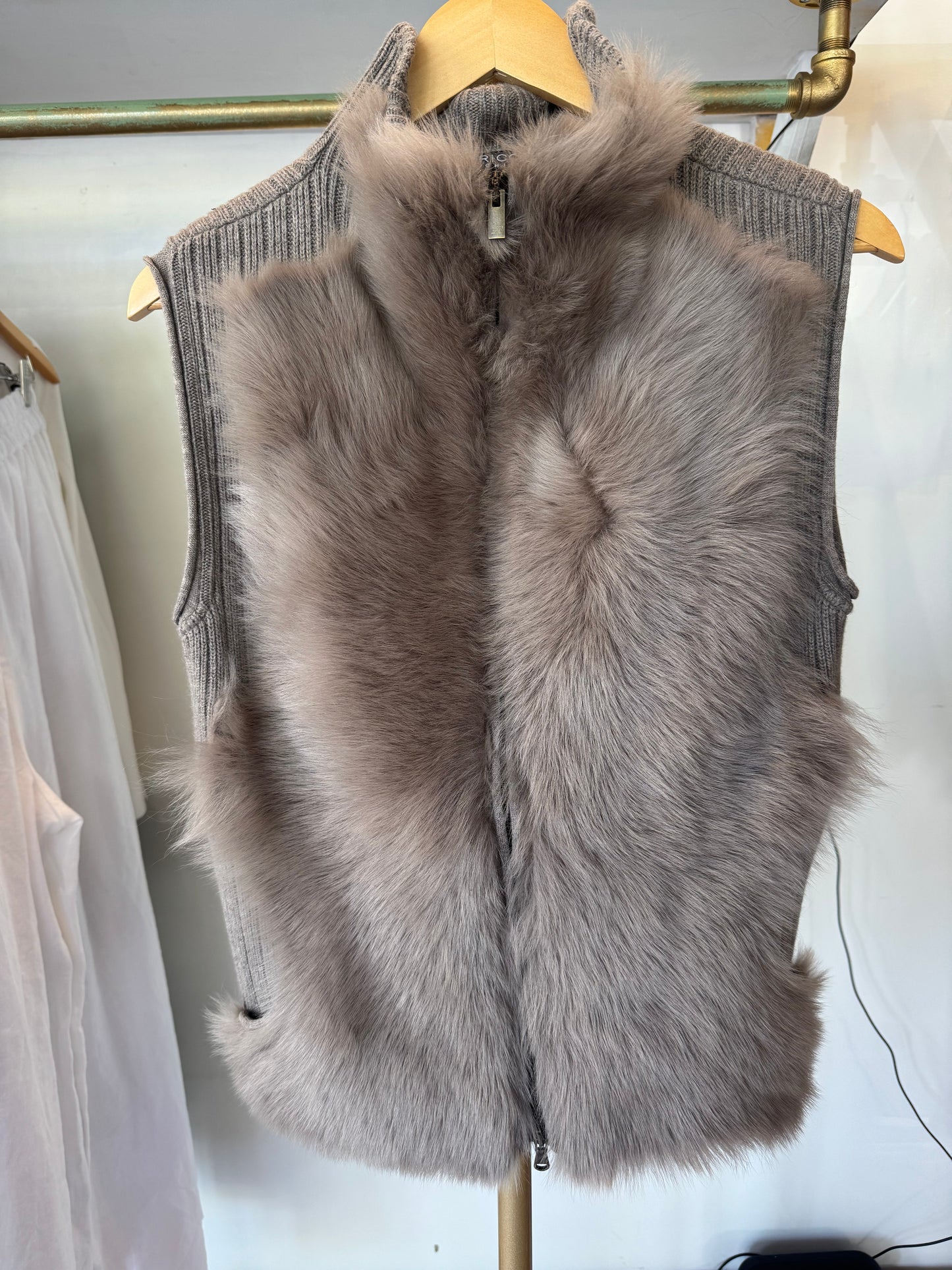 Tricot Chic - Furry Vest in Beig