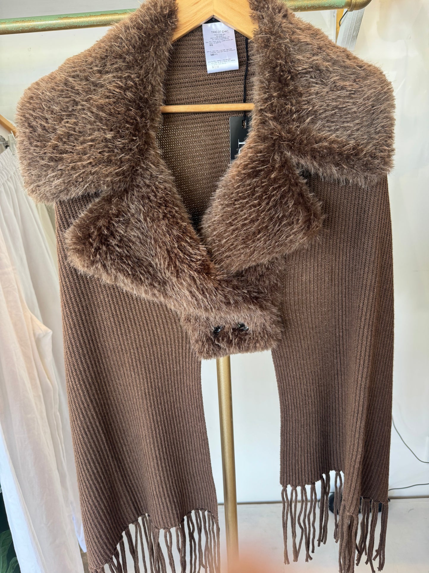 Tricot Chic - Shawil with Fur in Brown