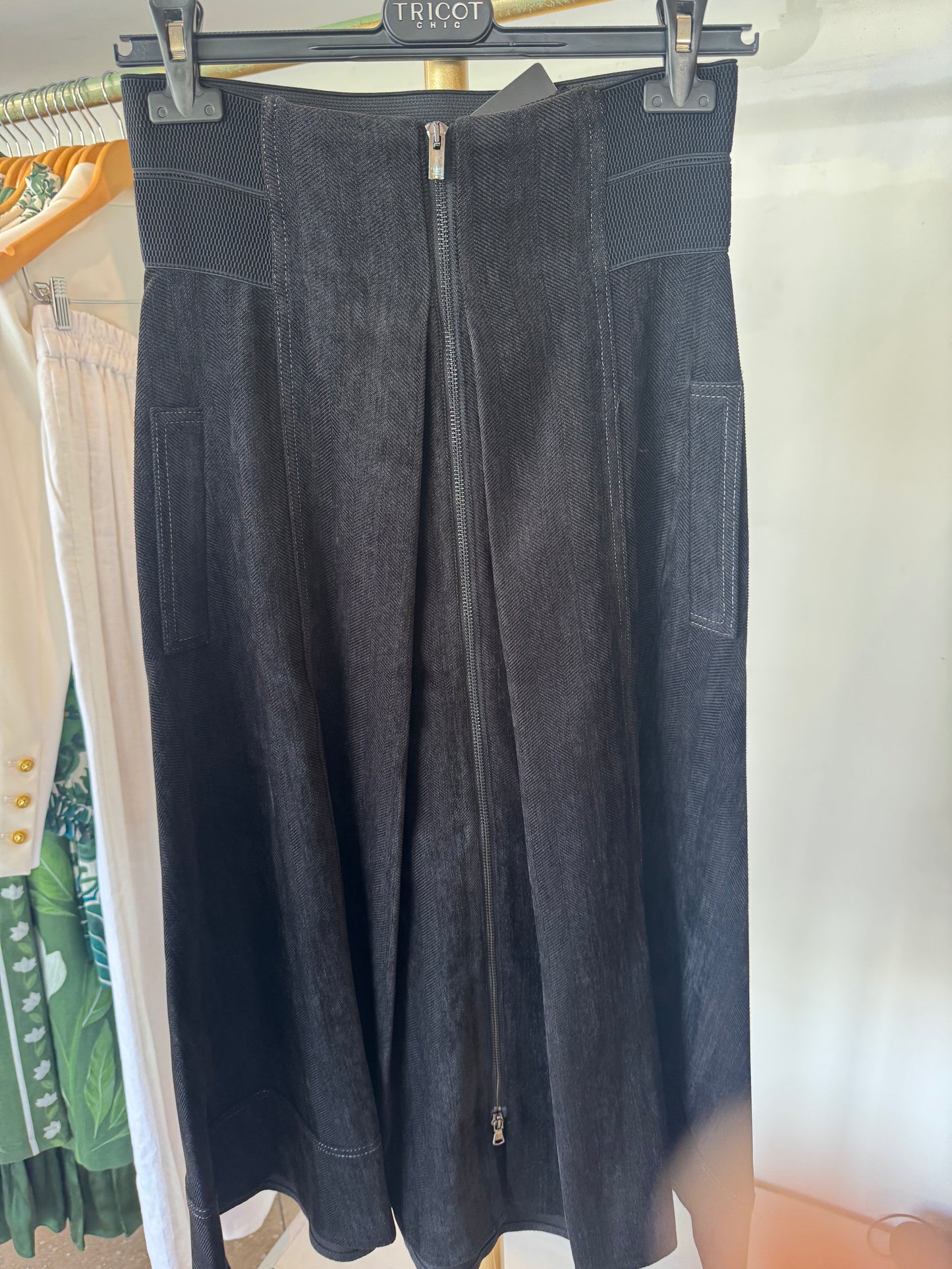 Tricot Chic - Skirt with Zipper in Black
