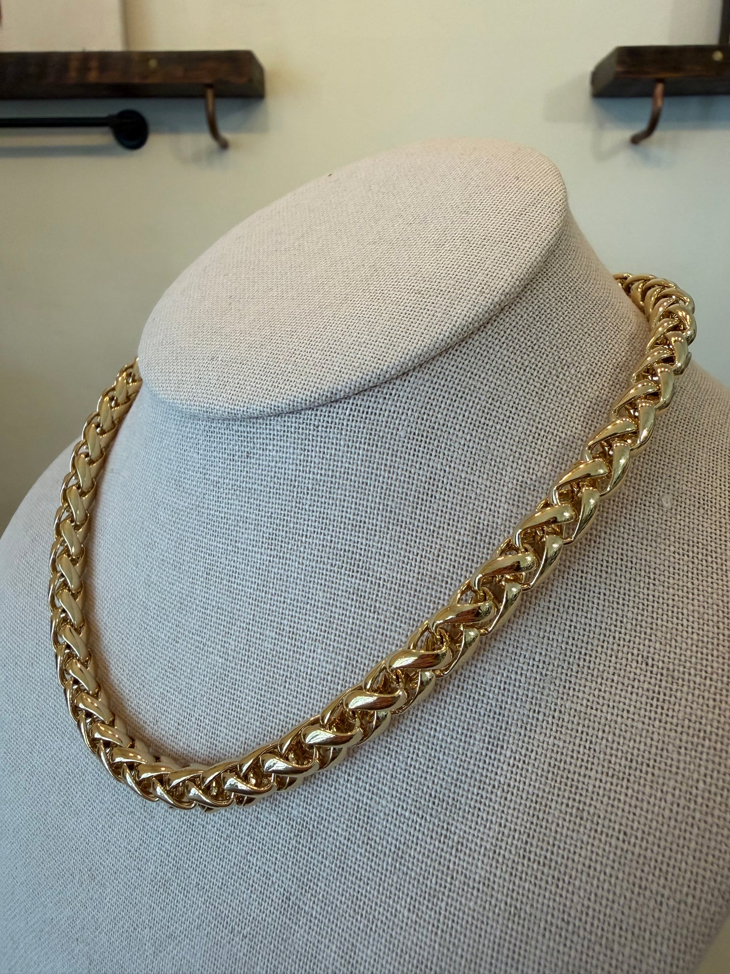 Lisa Smith - Nancy Chain