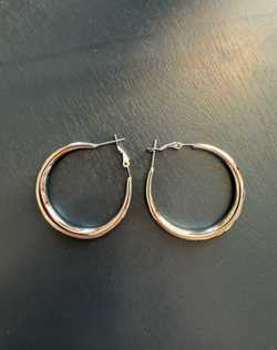 Xtraordinary Flair - Round hoops. medium. silver