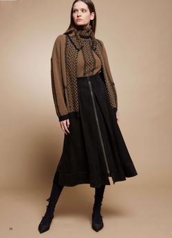 Tricot Chic - Skirt with Zipper in Black