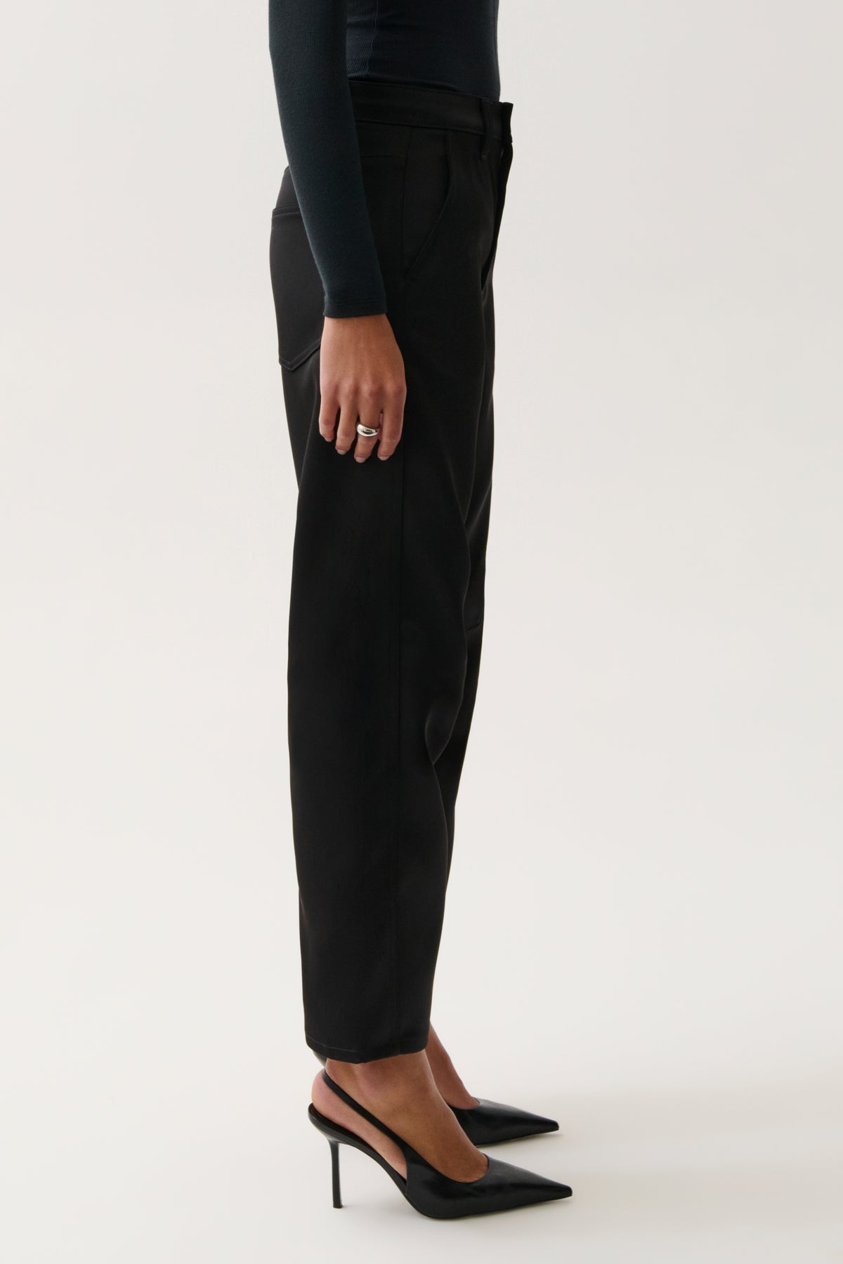 BEAU SATEEN SEAMED CRESCENT LEG