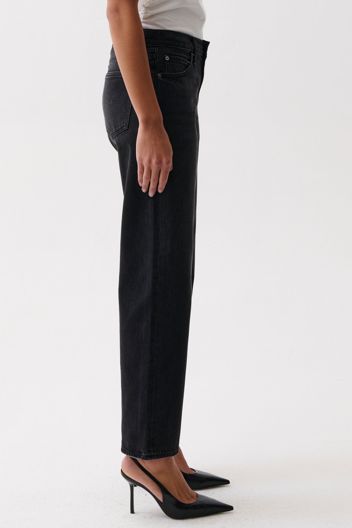 LEXI MID RISE BOWED STRAIGHT